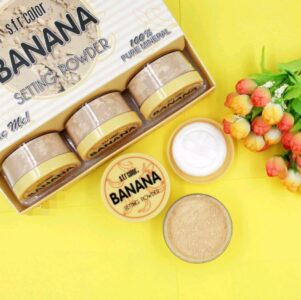 A box of banana powder with flowers and flowers.